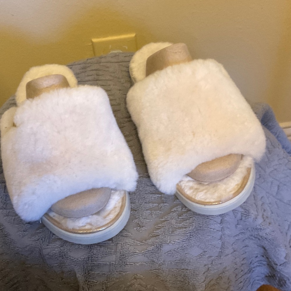 dearfoams Cream Faux Shearling Slide Slippers